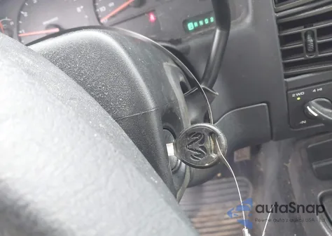 2003 Dodge Dakota Sport/Sxt from USA, damaged, VIN 1D7HG38N93S136111